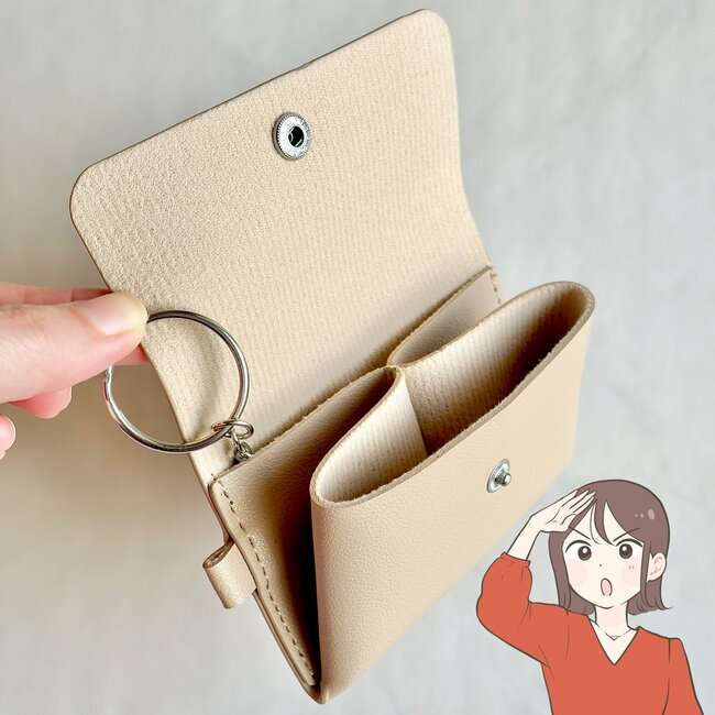 もう普通の財布に戻れないかも…！ダイソーの「お札を折らずに入れられるミニ財布」カギもカードも収納できて天才！