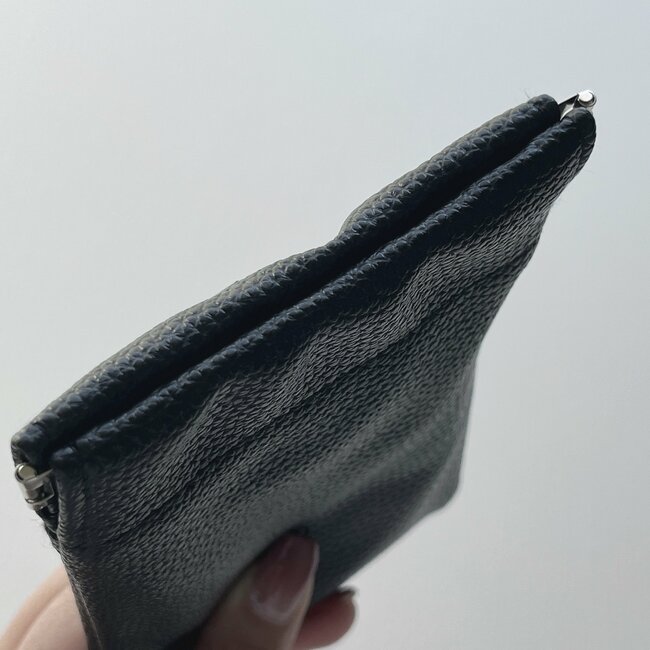 「即買いでした!」「なんて理想的」3COINSの“ゴミ箱にもなるティッシュポーチ”ありそうでなかった名品です!「花粉の季節に大活躍」