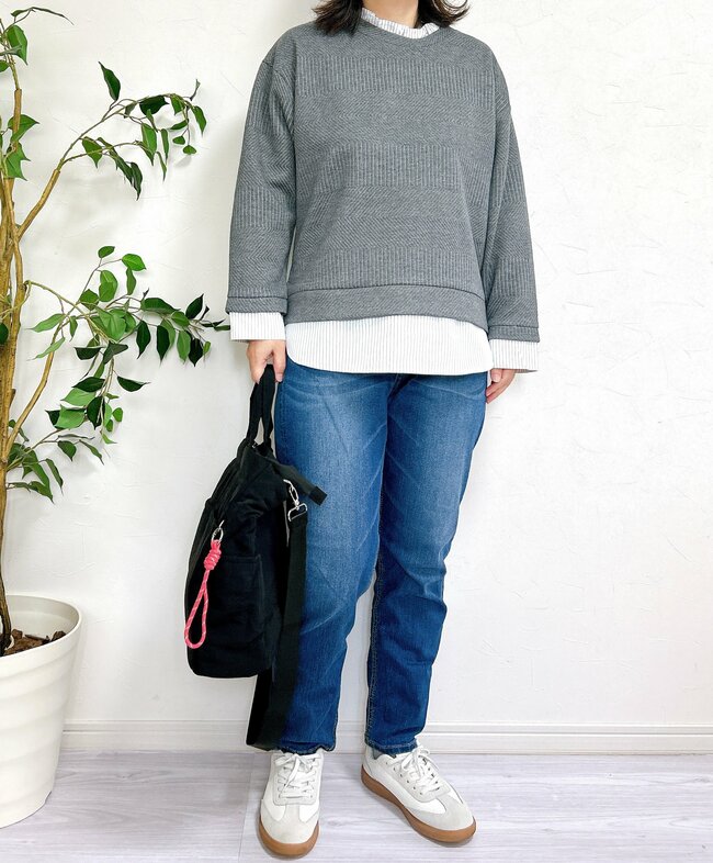 すぽんと着るだけでコーデが完成！しまむらの「1639円トップス」お尻が隠れる長さで体型カバーもバッチリ！