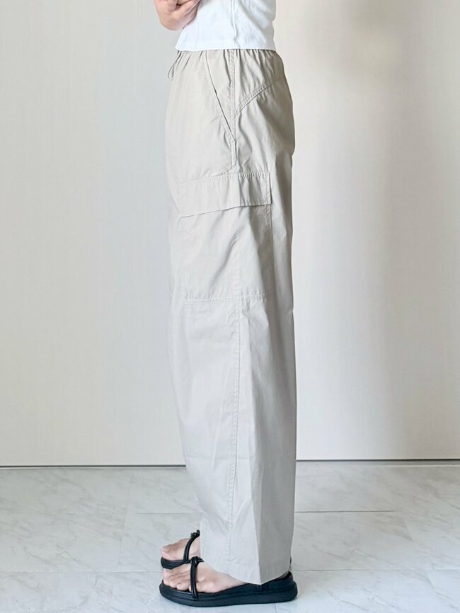 【ユニクロ】「毎日はきたくなる」サラッと涼しい“着痩せワイドパンツ”ぽわんとしたフォルムがオシャレ！「涼しく快適です」「夏の暑い日も爽やか」《購入レビュー》