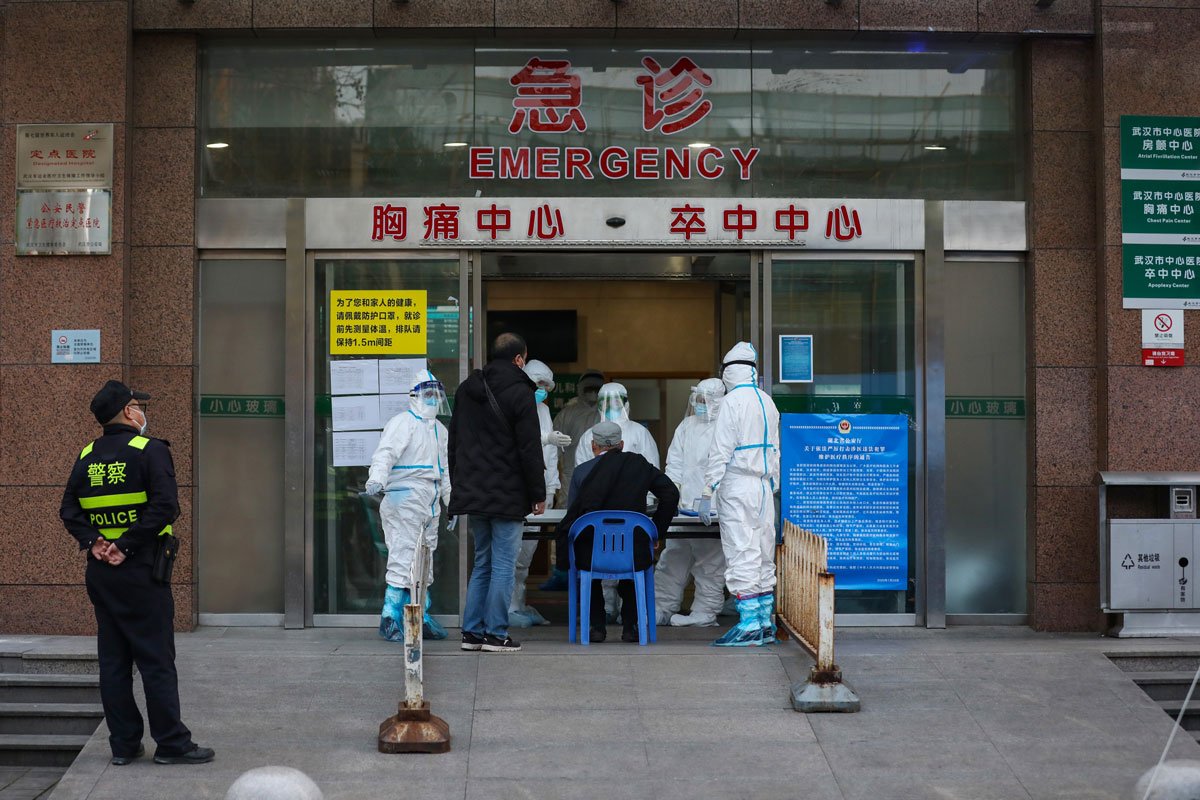 中国・武漢の病院前の様子