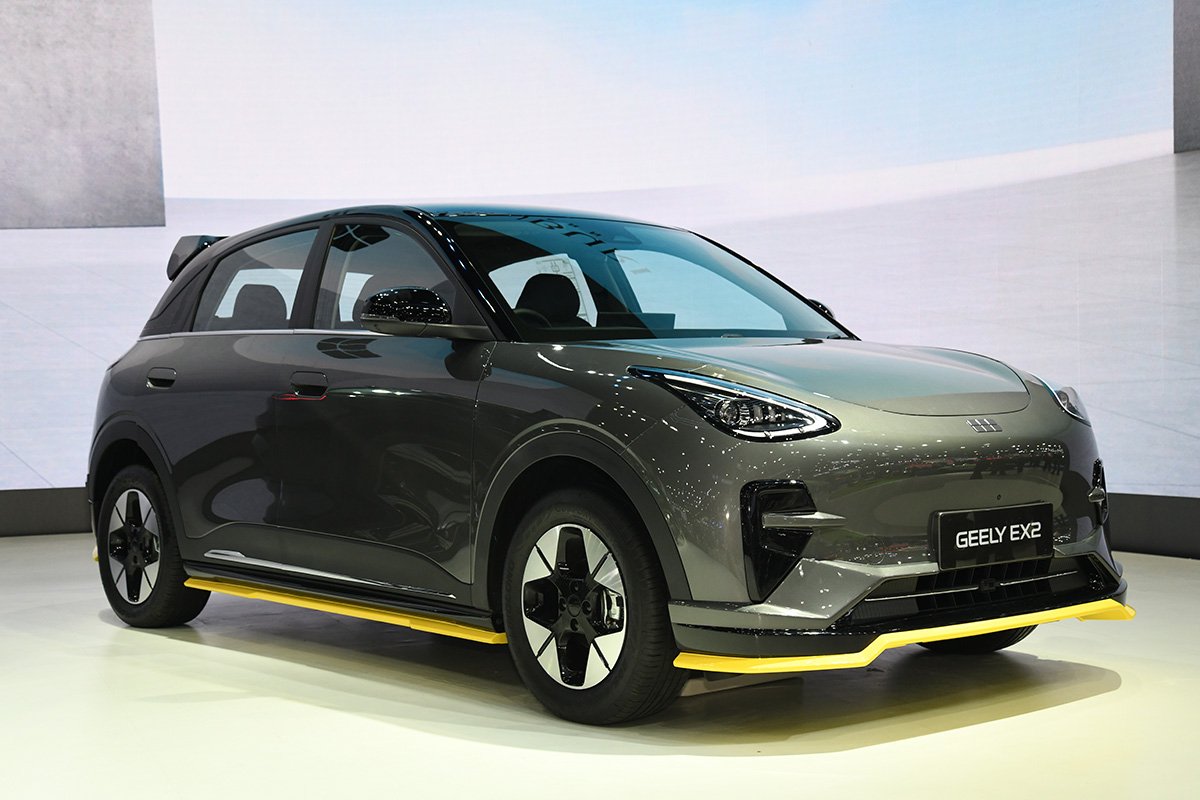 吉利汽車のブランド。なおボルボ、ロータスなども同社の傘下。EX2は85kWモーターと約40kWhのバッテリーを搭載、ちょうどいいサイズのEV