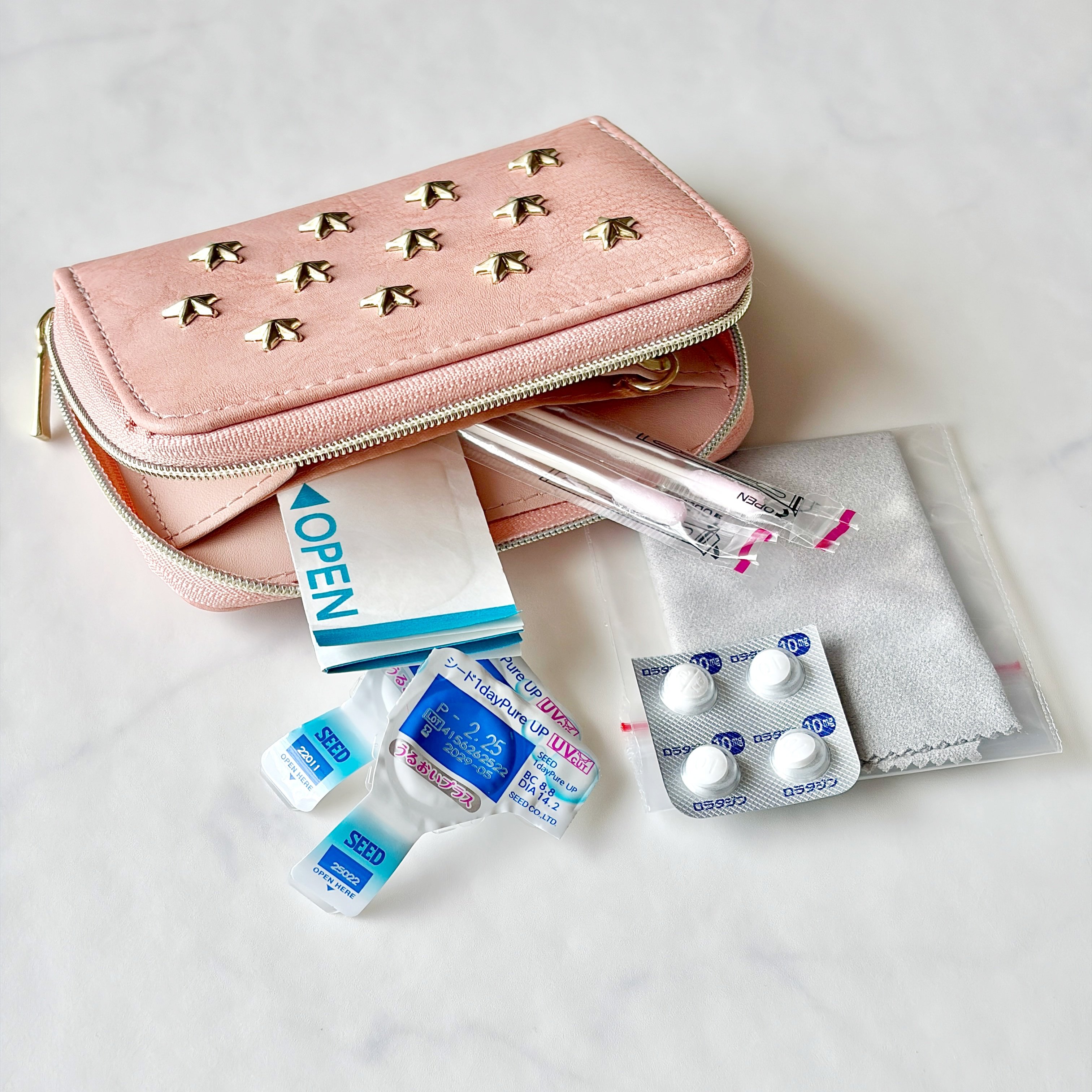 もう普通の財布に戻れないかも…！ダイソーの“高見えミニ財布”カードや診察券が21枚も入って嬉しい！