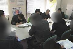 時代が求めた必要悪? <br />貧困層を食い物にする「保証人ビジネス」の闇を追う