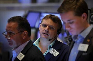 ダウ平均1000ドル下落　パウエル氏が利上げ継続強調