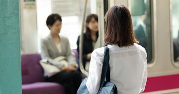 入学式で繰り返される呪いのような「祝辞」、子どもを縛りつける「大人たちの願望」とは?