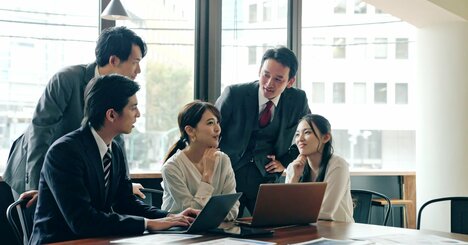 上司の距離感が近い職場「部下のストレスレベル」に驚きの結果