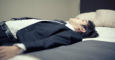 「35歳・年収300万円、土日はベッドで時間を溶かす」。そんな人生を変えた、たった一言とは？