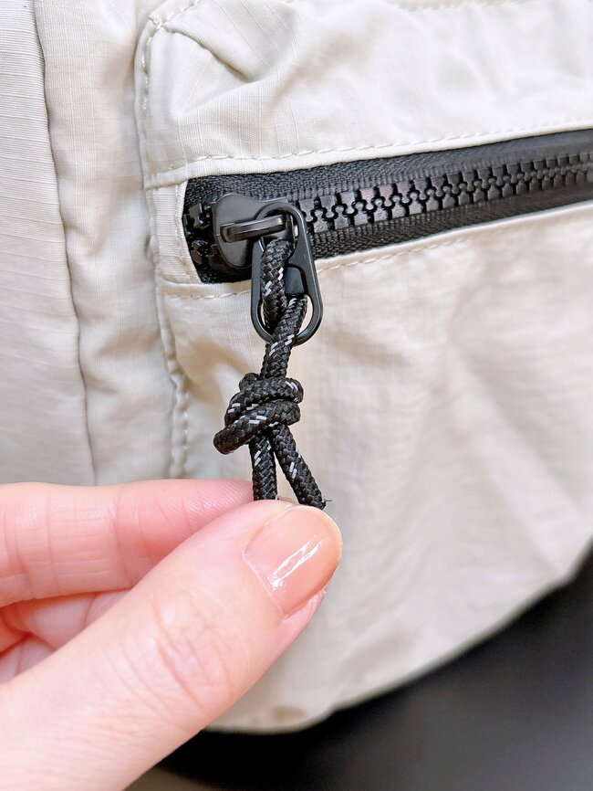雨の日もガンガン使える！グローバルワークの「軽量ショルダーバッグ」荷物がたっぷり入って便利！【購入レビュー】