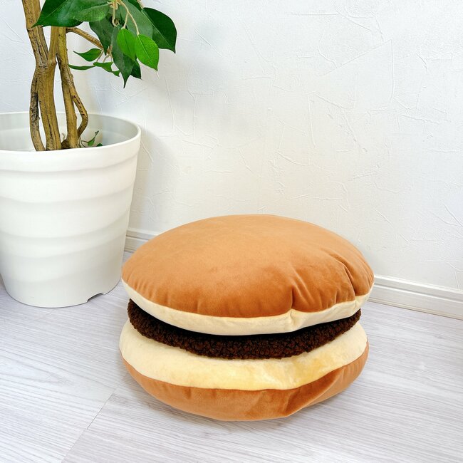 ニトリさん、またやってくれたな!モッチモチの「どらやきクッション」が衝撃的すぎる…!