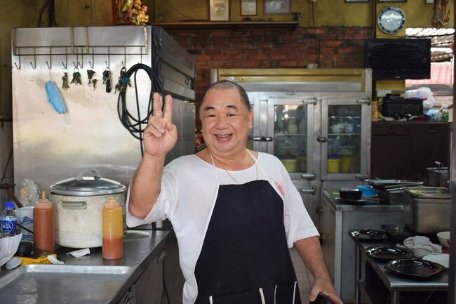 マレーシア「地元で愛される食堂」5選！海南麺、チキンライス、豚サテー、ナシチャンプル...