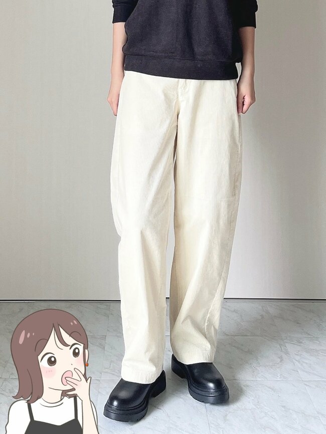 「とにかくシルエットが良い」ユニクロの“脚が長く見えるパンツ”秋冬コーデに大活躍です「色違いで2つ買った」「形が良すぎて即買い」
