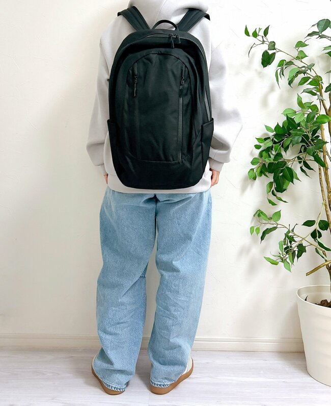 え、2900円って嘘でしょ…!?ワークマンの“疲れにくいリュック”が理想すぎる!「収納が多くて、とても便利!」「ブランド物より軽くて機能的」