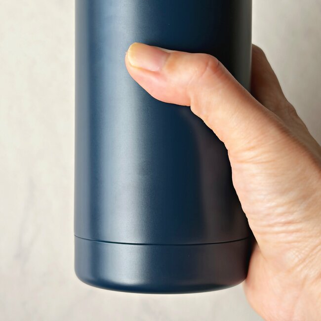 「缶ビール冷たいままで最高です」ワークマンの“ひんやり缶ホルダー”最後まで冷え冷えで感動!「色違いをリピ買い」「結露も気にならない」《購入レビュー》