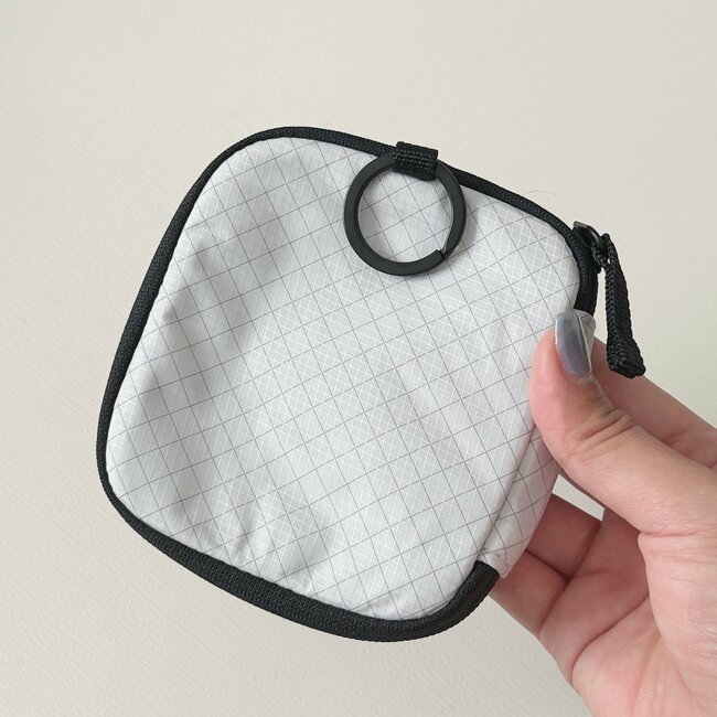 小銭やお札が取り出しやすい！ダイソーの「スマホより小さいミニ財布」カードが12枚入って便利！《購入レビュー》