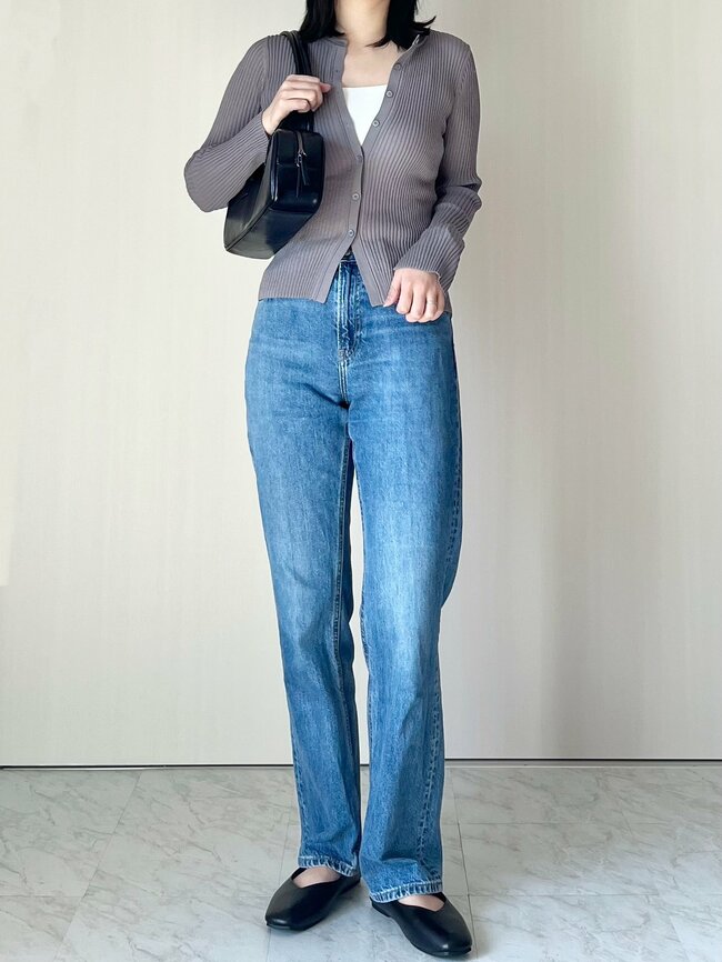 「着膨れすることなく最高」「色がめちゃくちゃ綺麗」GUの“細見えトップス”夏までたっぷり着回せてコスパ抜群！「体のラインを綺麗に細く見せてくれる」