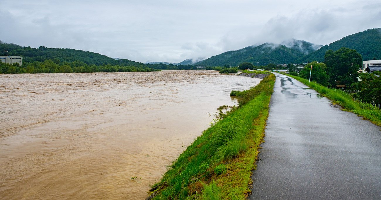 「台風で田んぼを見に行く」人の行動はなぜ?不注意が原因とは限らない