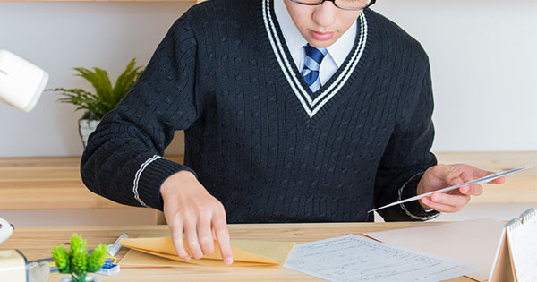 奨学金の賢い借り方、知らなきゃ最終返済額で100万円以上の差