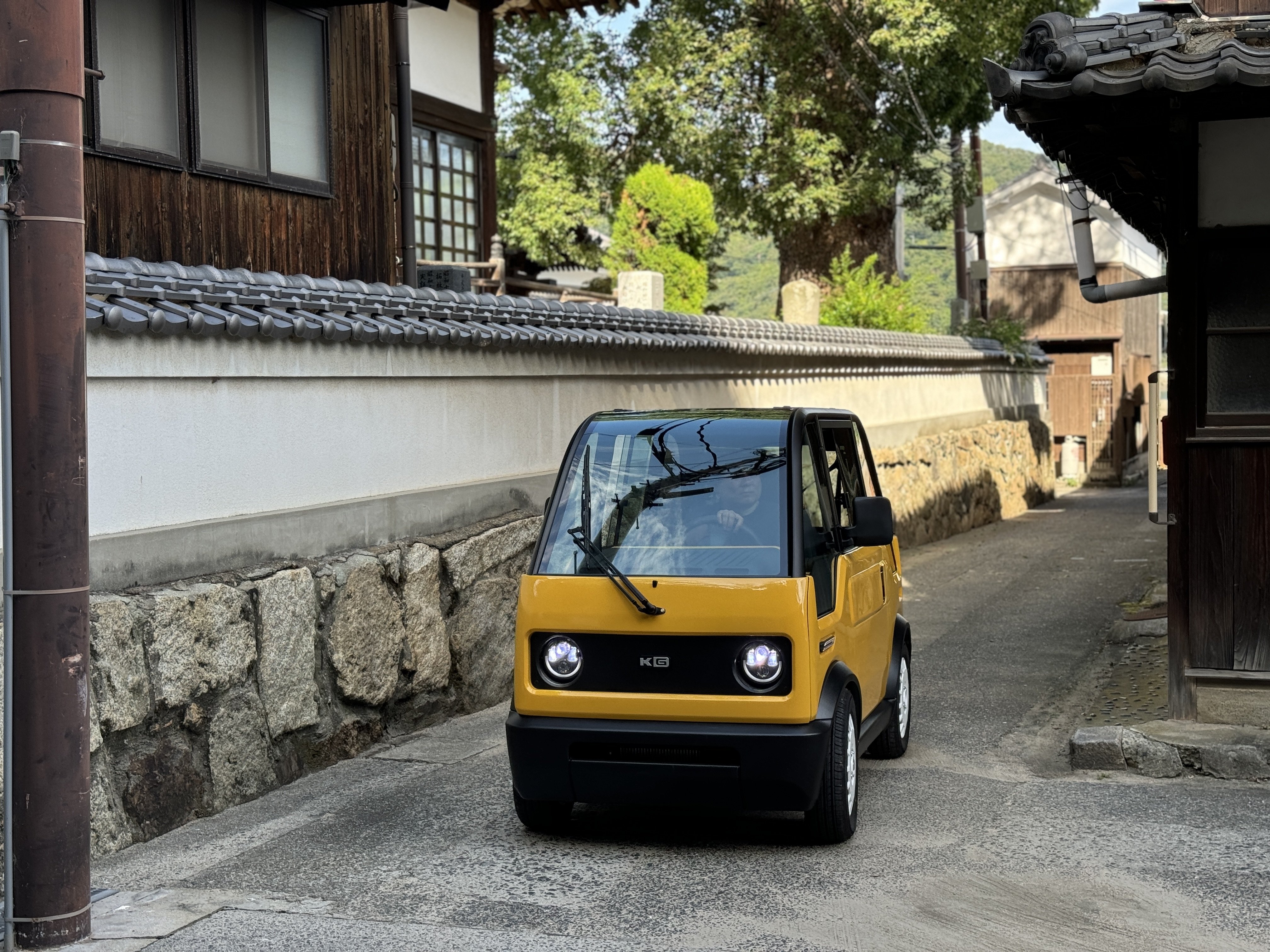 「か、かわいい…」クルマなのに維持費は原チャリ、「110万円の超小型EV」が日本にちょうどいいワケ