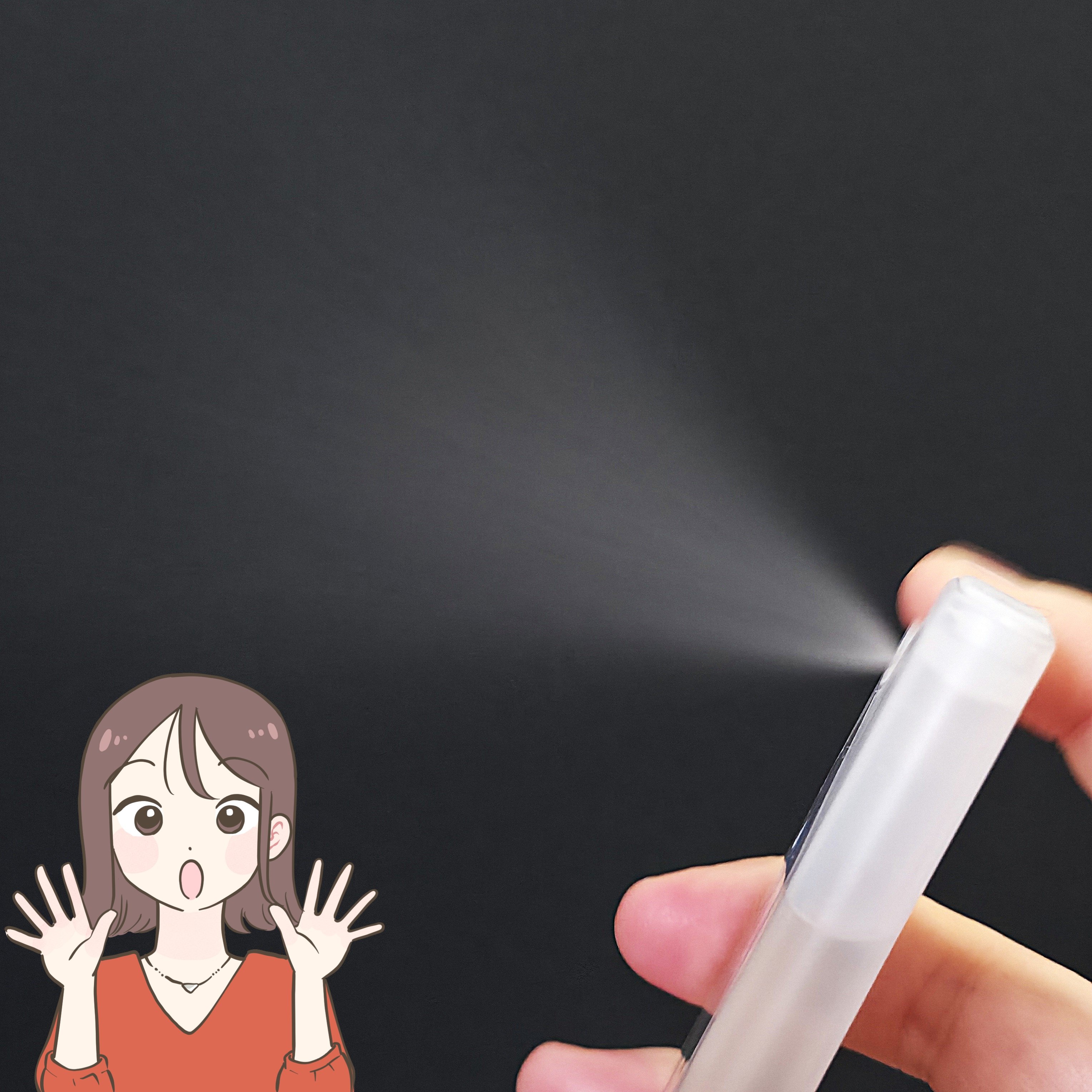 「何軒もまわってようやく見つけた！」セリアの“スリムすぎるスプレーボトル”除菌用アルコールが入れられて便利！「薄いから場所取らん」「もっと早く知りたかった」