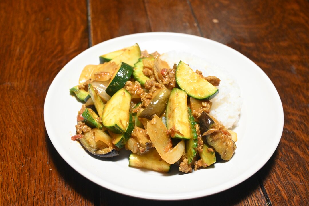 残暑で疲れたら食べたい「バカみたいな量の野菜」が入ったカレー