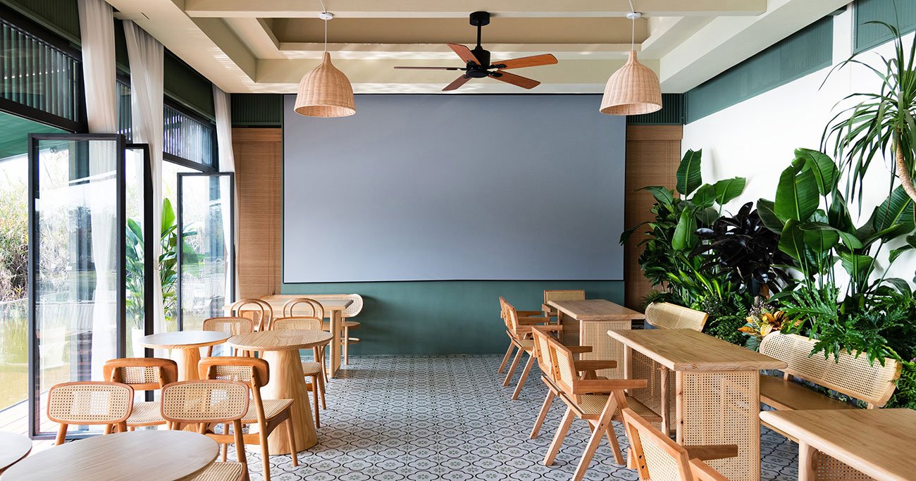 苦手な相手との食事。気疲れしないためには、どこに座ればいい？