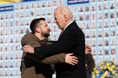 バイデン米大統領がウクライナ電撃訪問、侵攻1年を前に