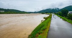 「台風で田んぼを見に行く」人の行動はなぜ？不注意が原因とは限らない