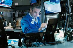 NYダウ800ドル超下落、インフレや中国の感染拡大を嫌気