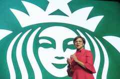 米スタバ、コロナ禍でも売り上げ改善傾向　10-12月期決算