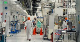 半導体企業、AIブームで独り勝ち　他業界の犠牲の上に