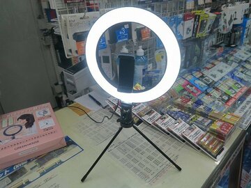 オンライン会議の映りが良くなる72灯搭載の大型リングLEDライト