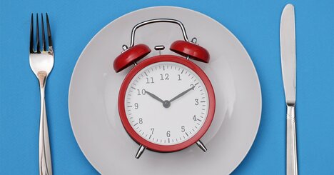 日12時間未満の「時間制限食」で、糖尿病や心臓病のリスクが低下する