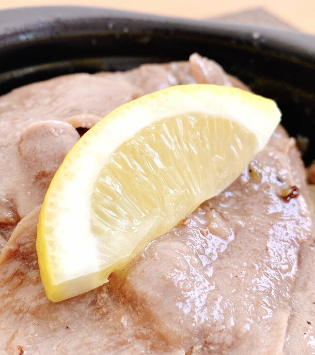 いくらなんでも盛りすぎだよ…!ほっともっとの“よくばりメニュー”お肉2倍盛りのインパクトがすごすぎる!「うますぎる」「リピ確」「神とさせていただきます」