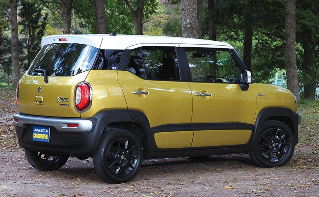 スズキ・クロスビー・ハイブリッドMZ(4WD)リアビュー
