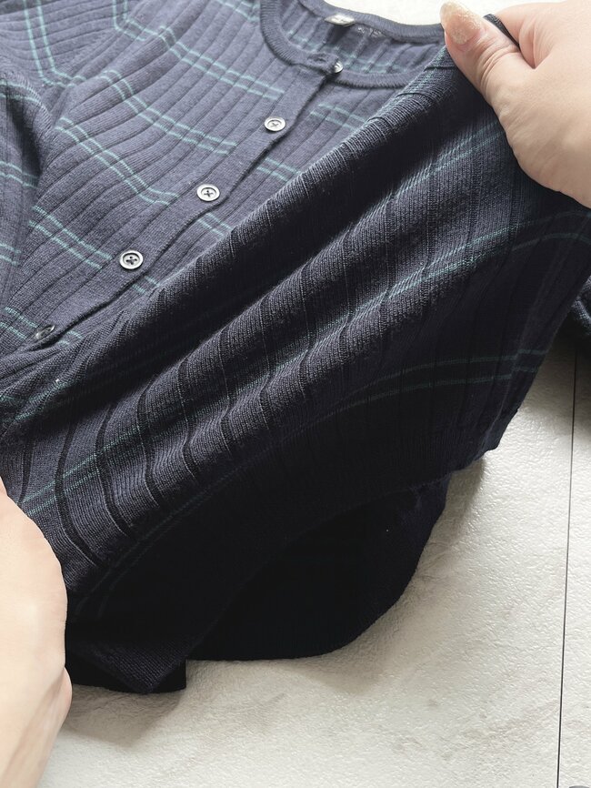 「シルエットがとても綺麗」ユニクロの“すっきり見えカーディガン”着回しやすくて色違いも欲しい!「色合いが可愛い」「肌ざわり最高」