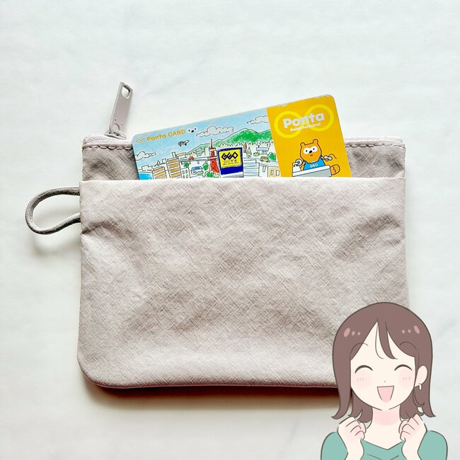 ミニ財布がわりに使えて便利！無印良品の“薄くて軽いポーチ”カードが50枚入って優秀すぎる！「長財布卒業できそう」「かさばらないのに意外と入る！」