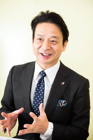株式会社あしたのチーム　高橋恭介代表取締役社長
大学卒業後、興銀リース株式会社に入社。2002年にプリモ・ジャパン株式会社に入社。副社長として人事業務に携わる。2008年に株式会社あしたのチームを設立、代表取締役社長に就任。「はたらく人のワクワクを創造し、あしたに向かって最高のチームをつくる」を企業理念として、1000社を超える中小・ベンチャー企業に対して人事評価制度の構築・運用サービスを提供する実績を持つ。