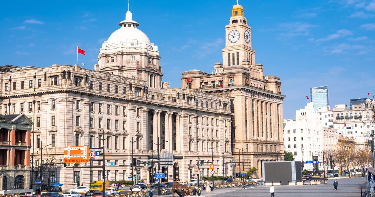 19世紀末～20世紀諸島に建てられた洋館が建ち並ぶ、上海の外灘（ワイタン）地区。上海は昔から海外に開かれた都市だった　Photo：PIXTA