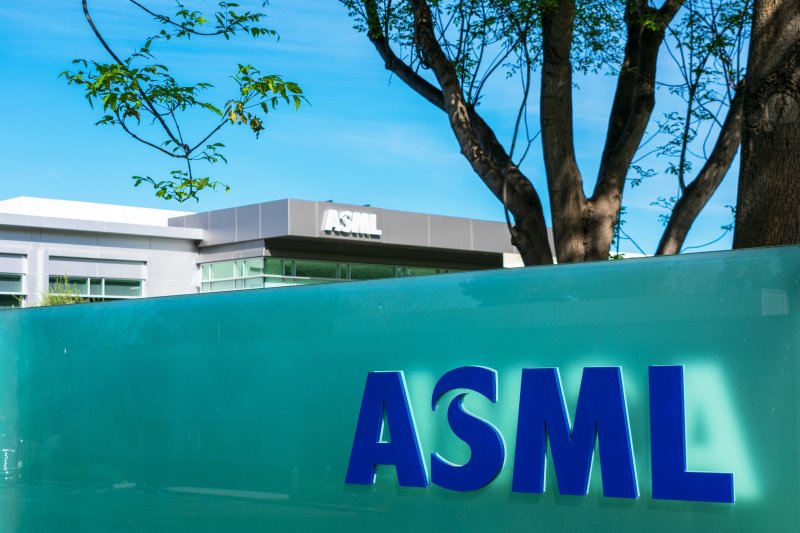キヤノンとニコンがASMLに半導体露光装置で破れた政治的な理由
