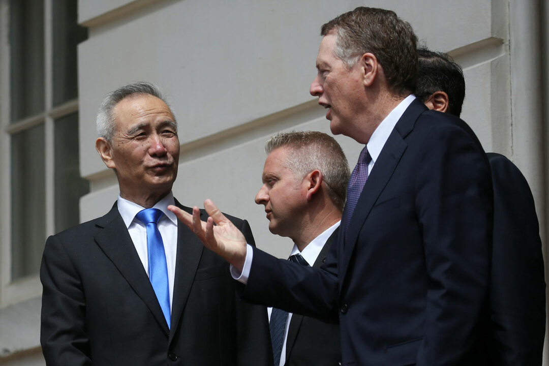ワシントンでの米中通商協議 合意至らず交渉継続となった。劉鶴副首相（左）とロバート・ライトハイザー米国通商代表部（ＵＳＴＲ）代表　