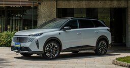 1.2Lエンジンでも非力じゃない！プジョーの7人乗りSUV「5008」が生み出す“重厚な走り”【試乗記】