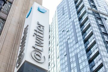 マスク氏、ツイッターの認証ユーザーに月額8ドルの課金示唆