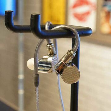 ソニーが高級時計と同じ表面加工で、ほぼ30万円のイヤホン発表