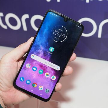 YOGAシリーズからモトローラの4眼スマホまで! Lenovoブースを一挙紹介!
