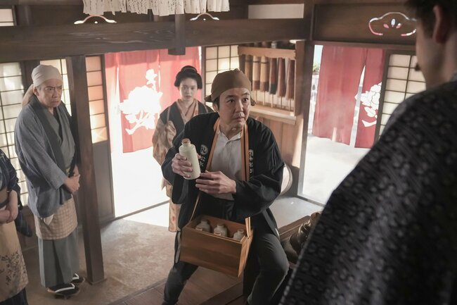 司之介(岡部たかし)、ぼったくりすぎでしょ…「牛乳1本20銭」でカモにされっぱなしのヘブン〈ばけばけ第23回〉