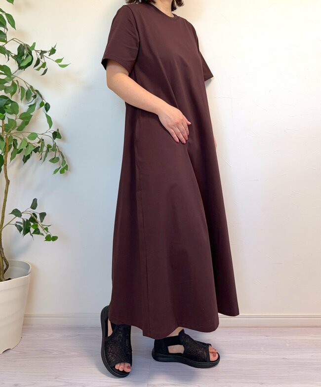 「今年も2色購入」ユニクロの“ひんやりワンピース”気温29度でも快適でした！「休みの日はコレ一択」「ゆったりしてて涼しい」