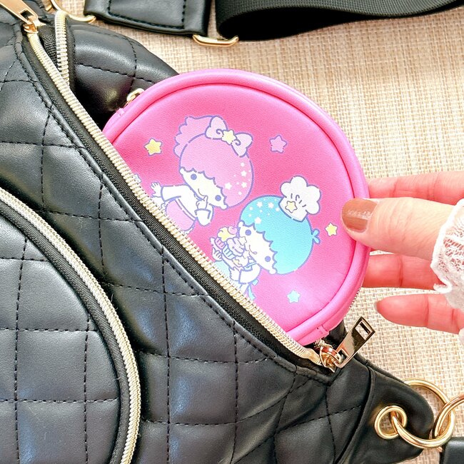 「世代だったので欲しい」「嬉しいです」しまむら×キキララの“レトロポーチ”が可愛すぎる！まんまるの形のポーチで、小物やコスメ、お金などを入れるのに便利なんです！