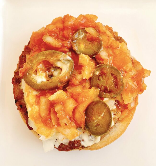 「美味しすぎて震えてる」「この世で一番うまい」モスバーガーの“隠れた名品メニュー”完成度が高すぎる…！「ふたつ食いたい」