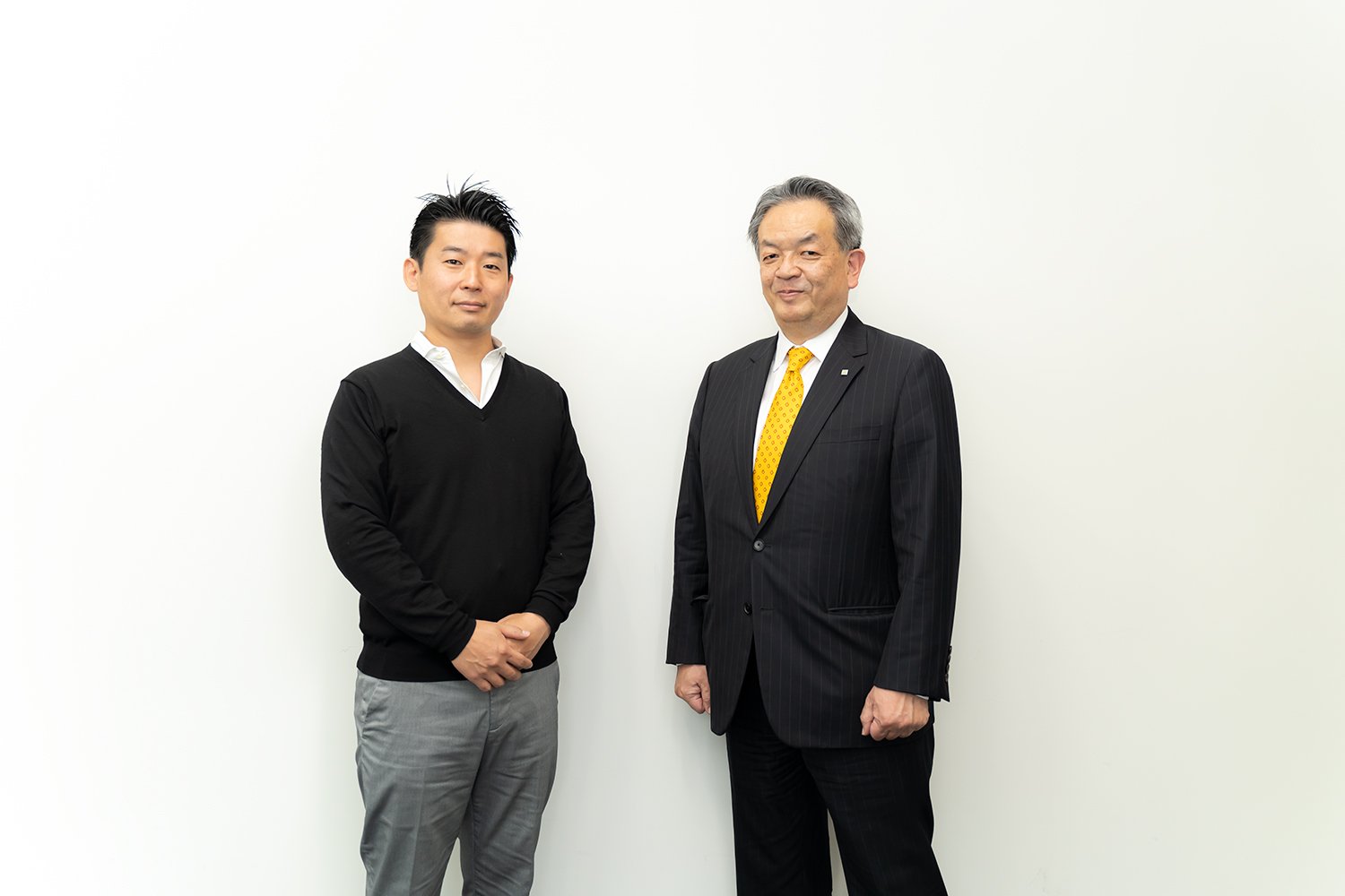 左からタノム代表取締役の川野秀哉氏、インフォマート代表取締役社長の長尾收氏。両社では共に「食品受発注のデジタル化」に取り組んでおり、2月に資本業務提携を締結した